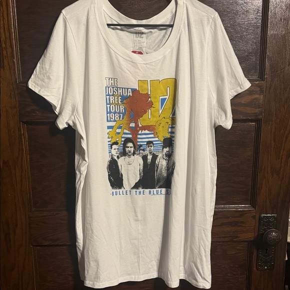 Torrid, U2,  White Graphic Tee, NWT, Size 20-22 - Picture 1 of 8